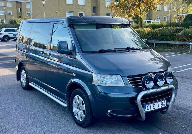 Grå Begagnad 2009 VW Caravelle Comfortline Minibuss | 120 000 kr (Dyr) - Bild 1/4