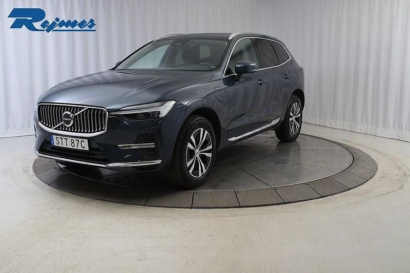 Mörkblå Begagnad 2024 Volvo XC60 Core SUV | 467 900 kr (Superpris) - Bild 1/4