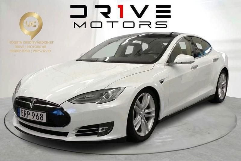 Vit Begagnad 2015 Tesla Model S Halvkombi | 199 900 kr (Superpris) - Bild 1/4