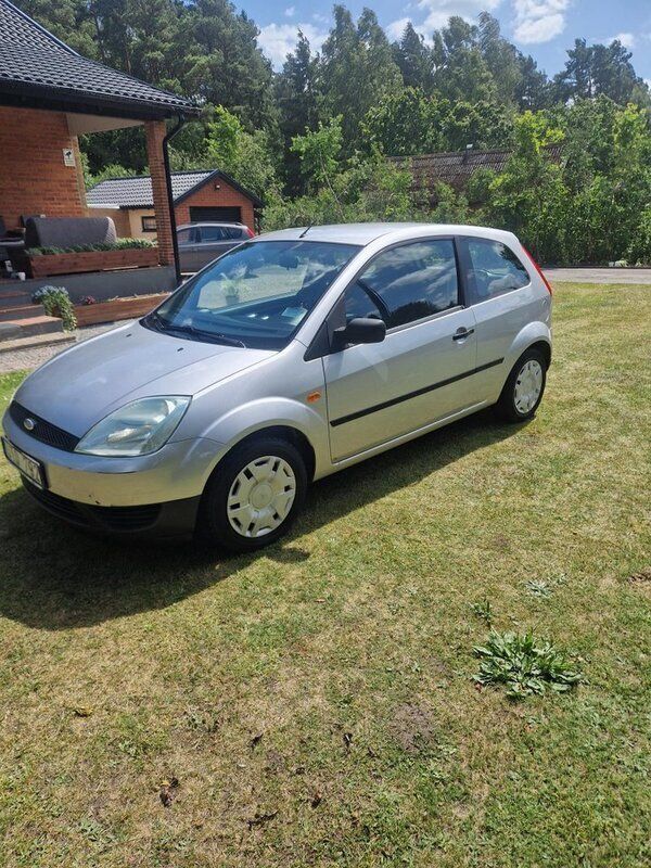 Grå Begagnad 2004 Ford Fiesta Halvkombi | 18 000 kr (Bra pris) - Bild 1/4