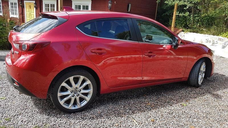 Röd Begagnad 2014 Mazda 3 Inclusive Halvkombi | 85 000 kr (Bra pris) - Bild 1/4