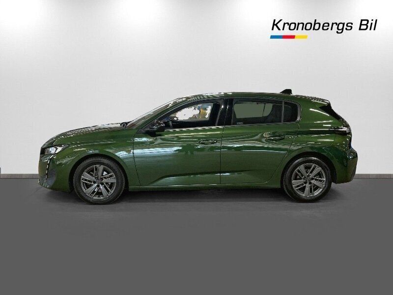 Begagnad Peugeot 308 Active 131 HK (96 kW) 2022 Grön (olivgrön metallic) Halvkombi