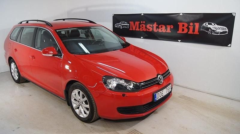 Röd Begagnad 2011 VW Golf Kombi | 69 900 kr (Marknadspris) - Bild 1/4