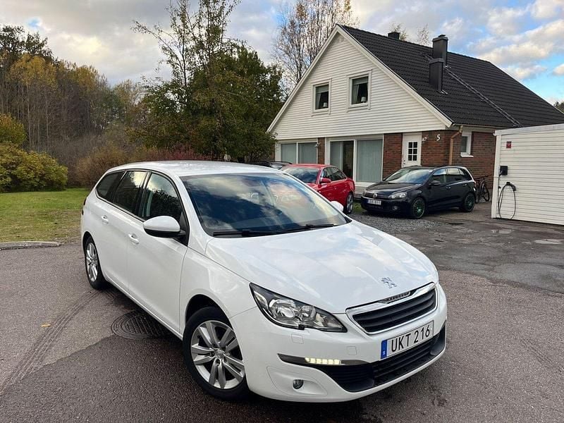 Vit Begagnad 2015 Peugeot 308 Active Kombi | 55 000 kr (Marknadspris) - Bild 1/4