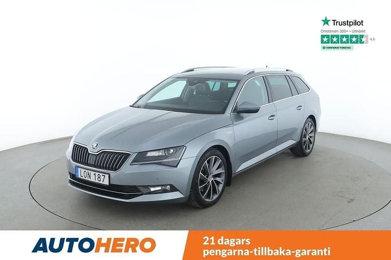 Grå Begagnad 2018 Skoda Superb LAURIN & KLEMENT Kombi | 209 000 kr (Marknadspris) - Bild 1/4
