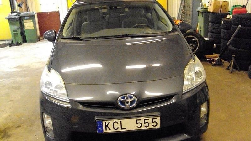 Grå Begagnad 2009 Toyota Prius Halvkombi | 77 500 kr (Bra pris) - Bild 1/4