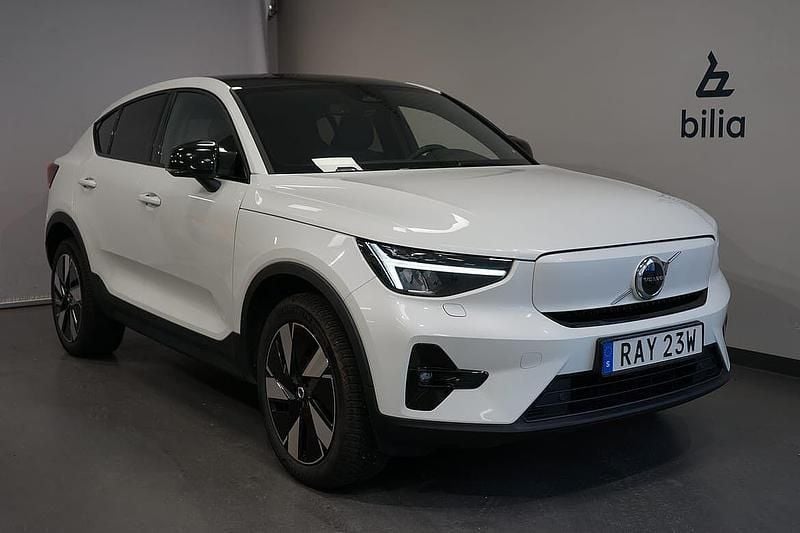 Vit Begagnad 2023 Volvo EC40 Plus SUV | 379 900 kr (Superpris) - Bild 1/4