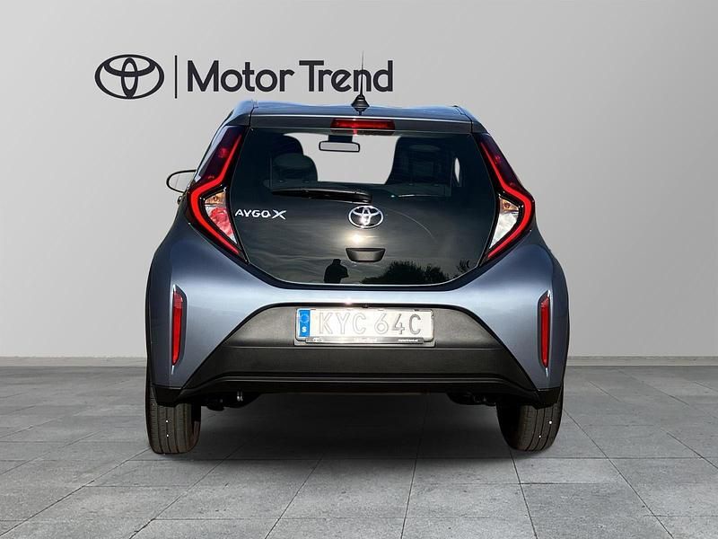Begagnad Toyota Aygo X Play 72 HK (52 kW) 2024 Grå SUV