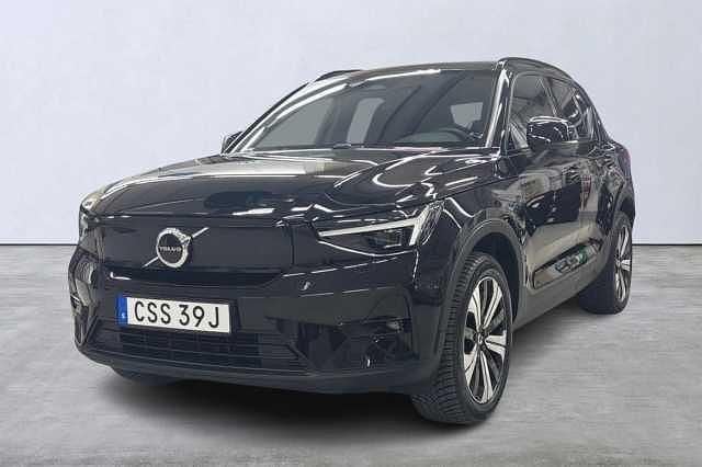 Svart Begagnad 2022 Volvo XC40 Plus SUV | 324 900 kr (Marknadspris) - Bild 1/4
