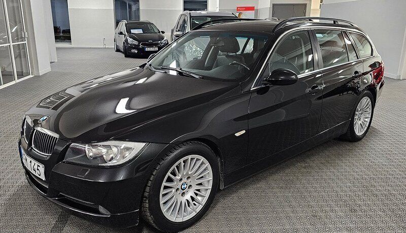 Svart Begagnad 2005 BMW 325 Advantage Kombi | 119 900 kr - Bild 1/4