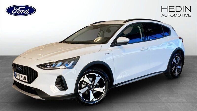 Vit (white) Ny 2024 Ford Focus Active Halvkombi | 219 900 kr (Superpris) - Bild 1/4