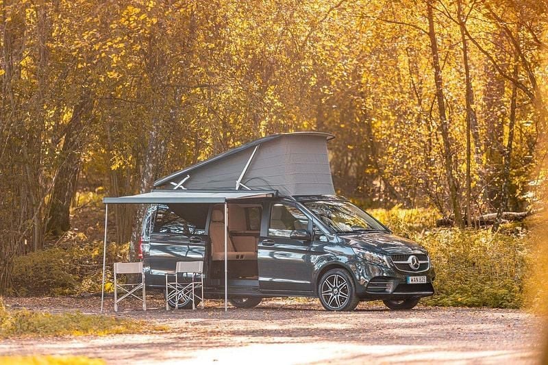 Mörkgrå Begagnad 2023 Mercedes V300 Marco Polo Minibuss | 899 000 kr - Bild 1/4