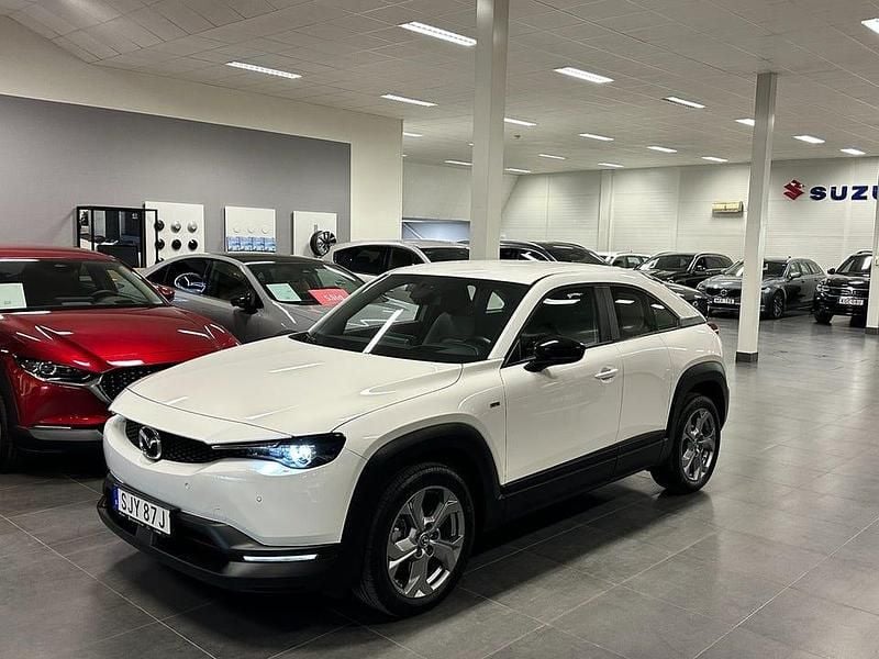 Vit Begagnad 2022 Mazda MX30 SUV | 174 900 kr (Marknadspris) - Bild 1/4