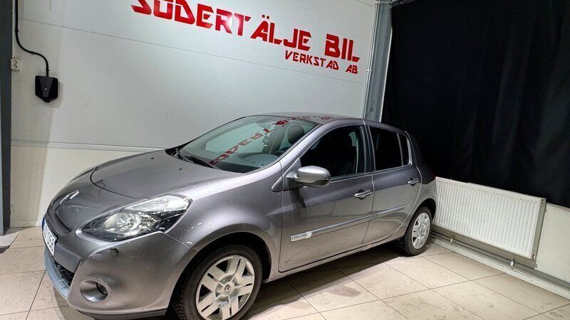 Grå Begagnad 2012 Renault Clio R.S. Halvkombi | 39 900 kr (Marknadspris) - Bild 1/4