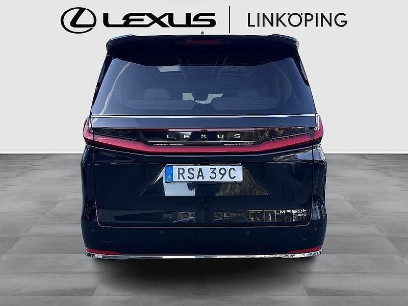 Begagnad Lexus LM350h 250 HK (183 kW) 2024 Svart Minibuss
