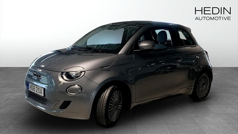 Svart Begagnad 2022 Fiat 500e Icon Halvkombi | 189 000 kr (Marknadspris) - Bild 1/4