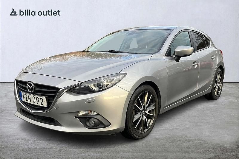 Grå Begagnad 2015 Mazda 3 Inclusive Halvkombi | 114 900 kr (Marknadspris) - Bild 1/4