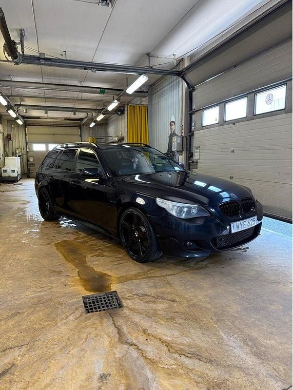 Svart Begagnad 2005 BMW 535 M Sport Kombi | 80 000 kr (Bra pris) - Bild 1/4