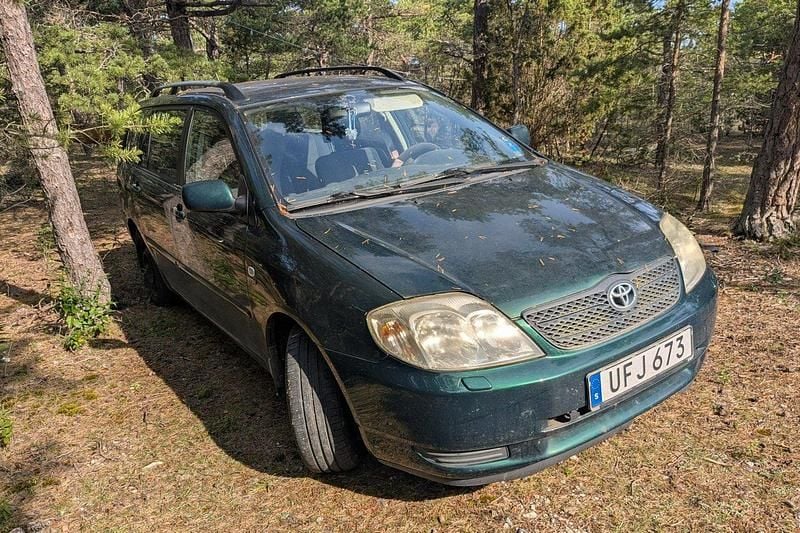 Grön Begagnad 2003 Toyota Corolla Kombi | 15 000 kr (Superpris) - Bild 1/3