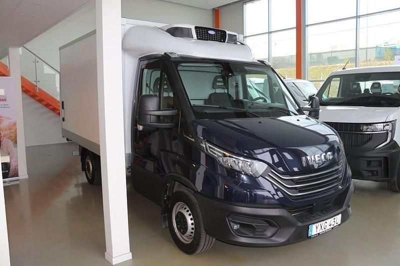 Begagnad Iveco Daily 136 HK (100 kW) 2023 Mörkblå Van