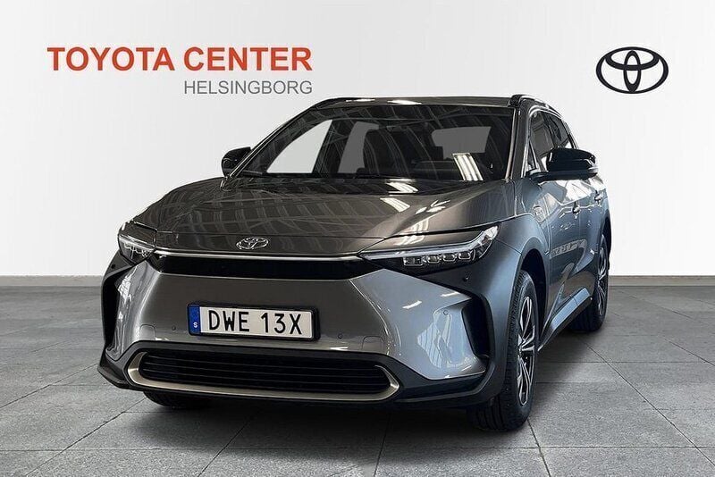 Silver Begagnad 2023 Toyota bZ4X Executive SUV | 469 900 kr (Lite dyr) - Bild 1/4