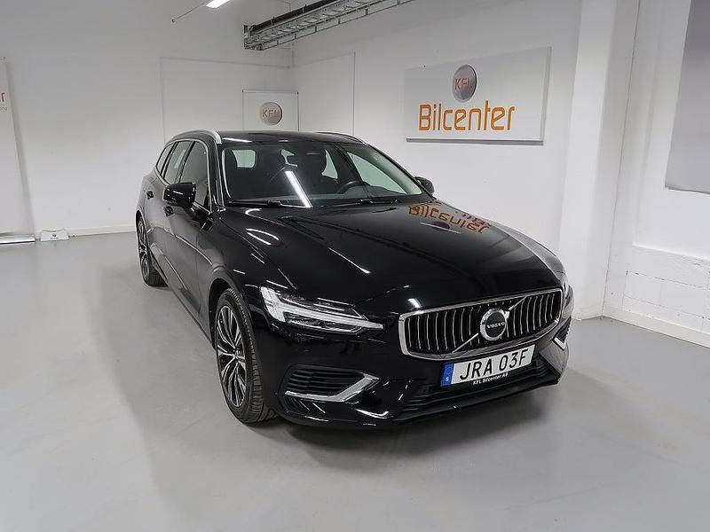 Svart Begagnad 2022 Volvo V60 Kombi | 359 900 kr (Marknadspris) - Bild 1/3