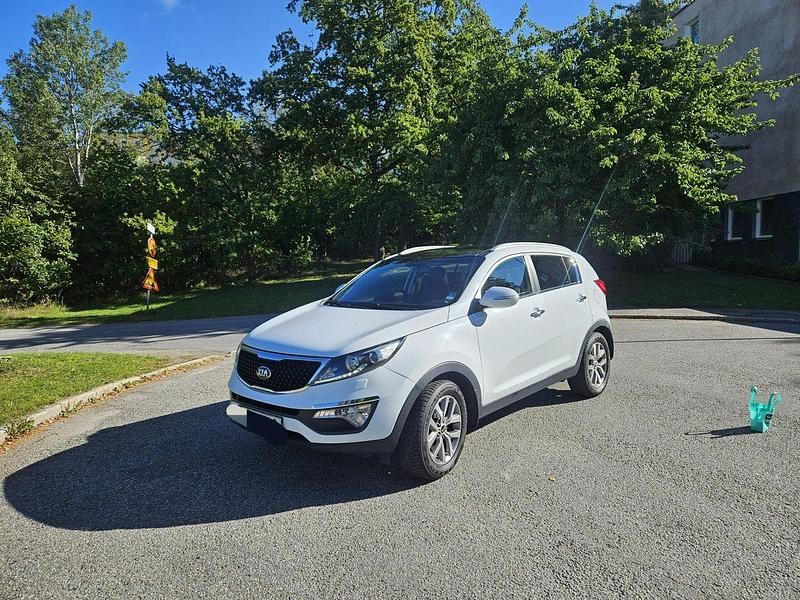 Vit Begagnad 2015 Kia Sportage SUV | 90 000 kr (Bra pris) - Bild 1/4