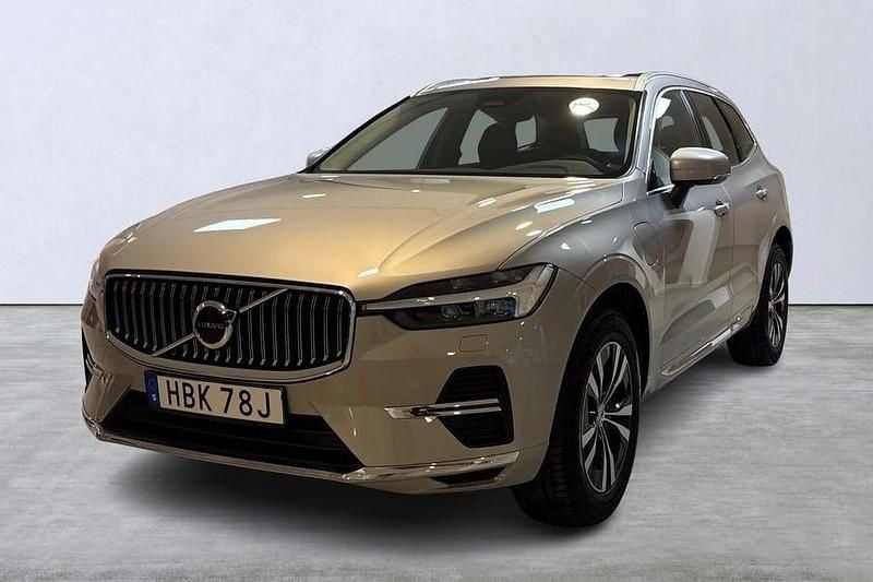 Silver Begagnad 2025 Volvo XC60 Core SUV | 509 900 kr (Marknadspris) - Bild 1/4