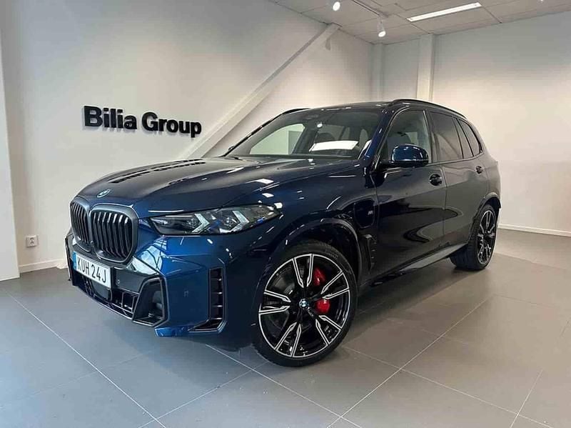 Blå Ny 2025 BMW X5 SUV | 1 144 600 kr - Bild 1/1