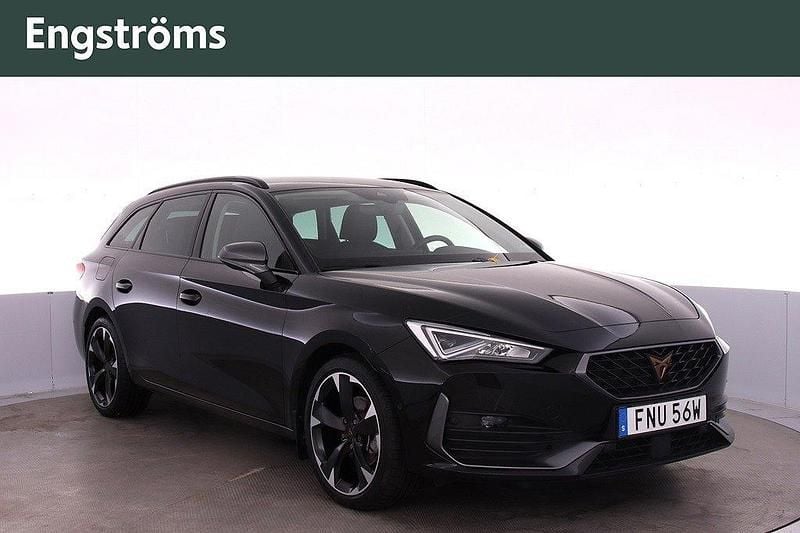 Svart (midnight black metallic) Begagnad 2024 Cupra Leon Kombi | 299 900 kr (Marknadspris) - Bild 1/4