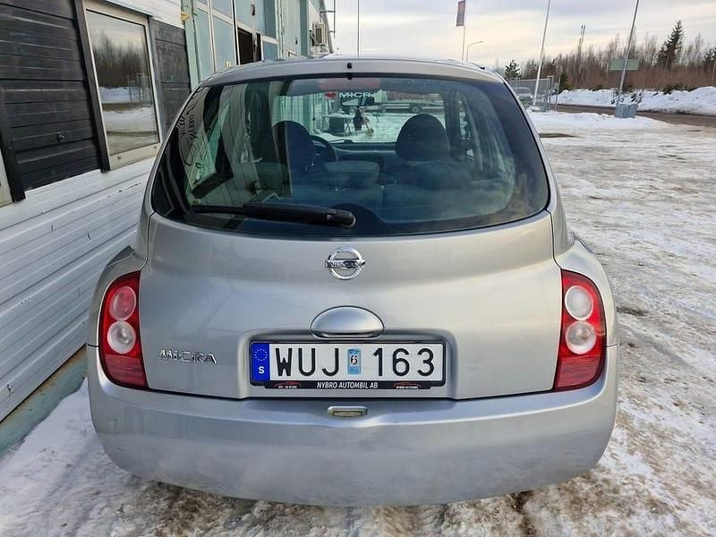 Begagnad Nissan Micra 65 HK (47 kW) 2005 Silver Halvkombi