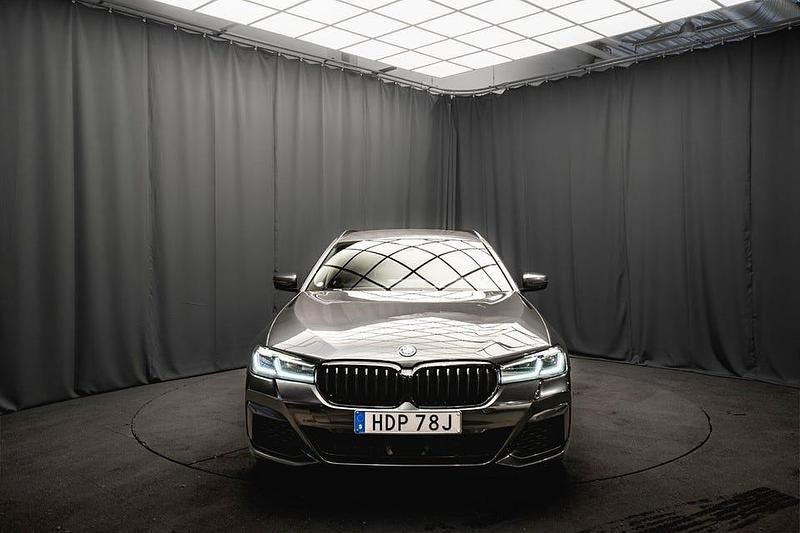 Begagnad BMW 530 M Sport 292 HK (214 kW) 2023 Grå