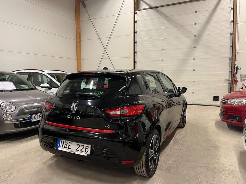 Begagnad Renault Clio IV 90 HK (66 kW) 2012 Svart Halvkombi