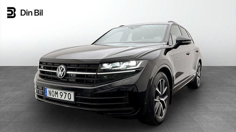 Svart Begagnad 2023 VW Touareg R SUV | 819 900 kr (Lite dyr) - Bild 1/4