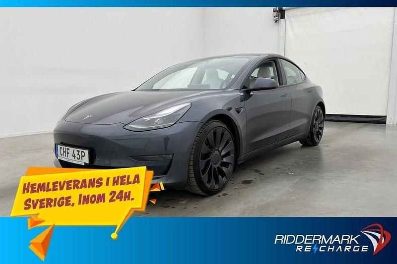 Grå Begagnad 2021 Tesla Model 3 Performance Sedan | 354 800 kr (Marknadspris) - Bild 1/3