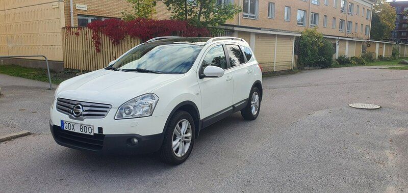 Vit Begagnad 2009 Nissan Qashqai +2 SUV | 49 000 kr (Bra pris) - Bild 1/4