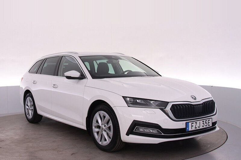 Vit Begagnad 2023 Skoda Octavia Kombi | 285 000 kr (Marknadspris) - Bild 1/4