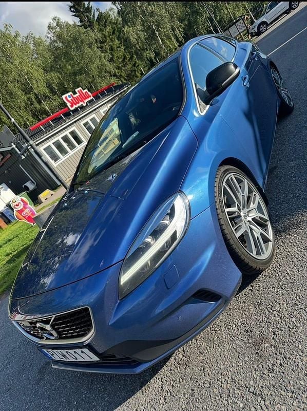 Begagnad 2018 Volvo V40 R-Design | 130 000 kr (Marknadspris) - Bild 1/4