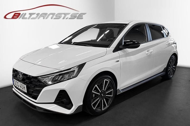 Vit Begagnad 2023 Hyundai i20 N Line Halvkombi | 214 900 kr - Bild 1/4
