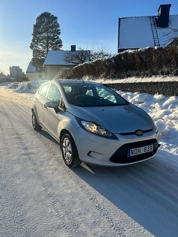 Begagnad Ford Fiesta 75 HK (55 kW) 2010 Halvkombi