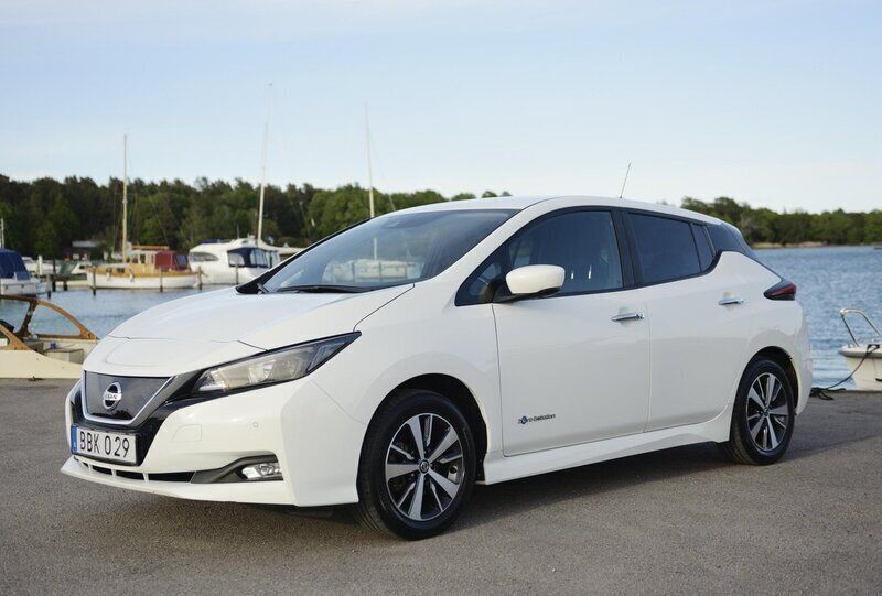 Vit Begagnad 2019 Nissan Leaf Halvkombi | 134 900 kr - Bild 1/4