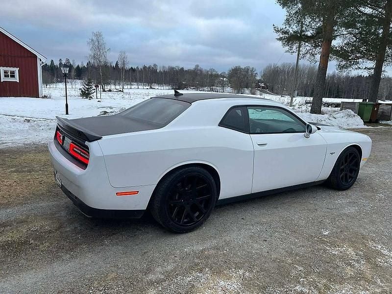 Begagnad Dodge Challenger 381 HK (280 kW) 2015 Vit Sportkupé