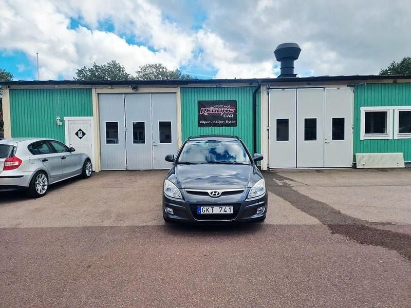 Grå Begagnad 2008 Hyundai i30 Halvkombi | 37 000 kr (Marknadspris) - Bild 1/4