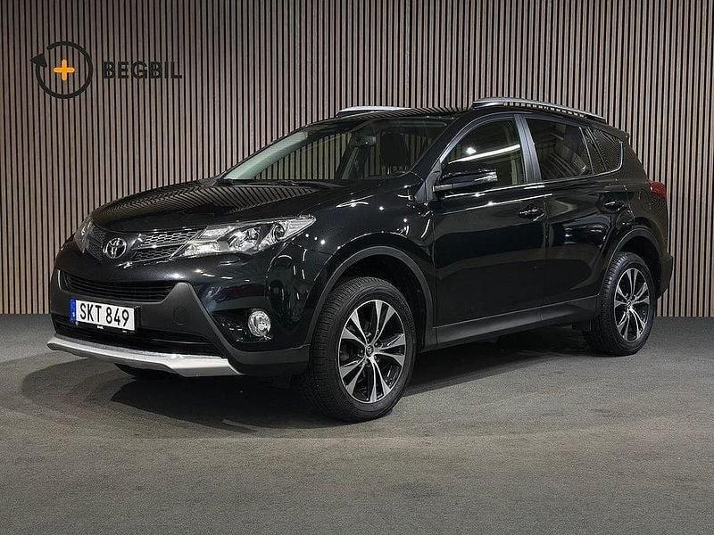 Svart Begagnad 2015 Toyota RAV4 SUV | 167 400 kr (Marknadspris) - Bild 1/4