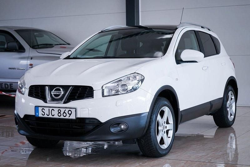Vit Begagnad 2010 Nissan Qashqai SUV | 69 500 kr (Marknadspris) - Bild 1/4