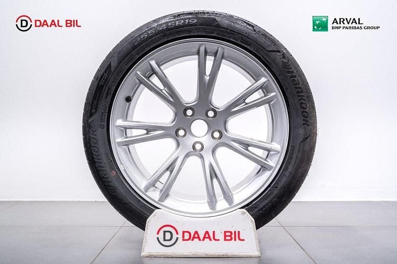 Begagnad Tesla Model Y Long Range AWD 378 kW (514 HK) 2023 Vit SUV