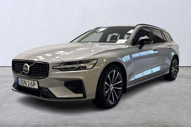 Silver Begagnad 2025 Volvo V60 Plus Kombi | 469 800 kr (Marknadspris) - Bild 1/4