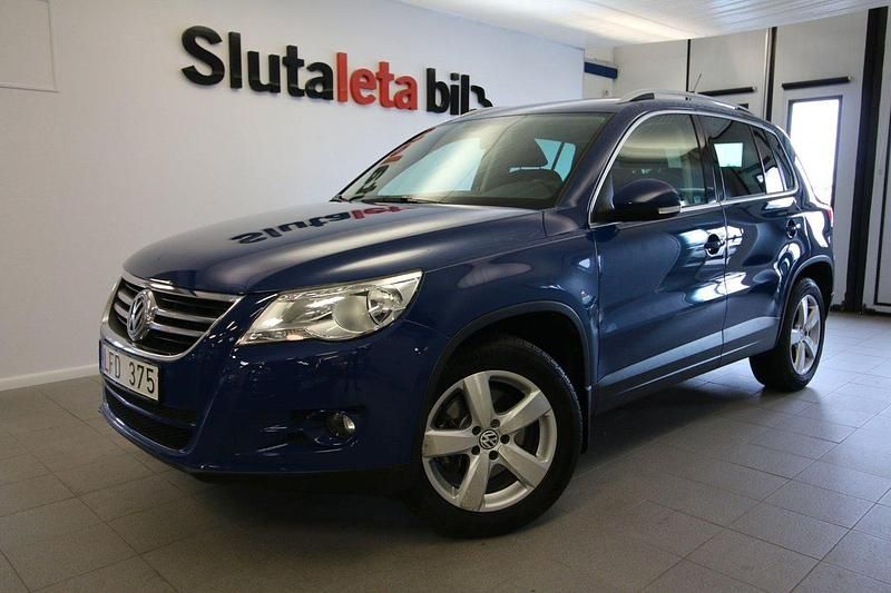 Blå Begagnad 2010 VW Tiguan Sportline SUV | 89 900 kr (Lite dyr) - Bild 1/4