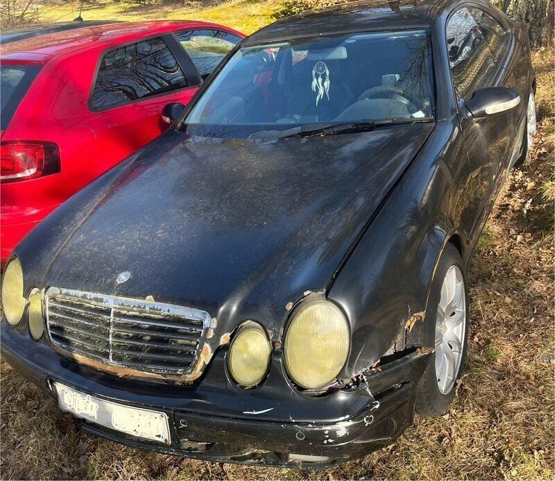 Svart Begagnad 2001 Mercedes CLK320 Avantgarde Sportkupé | 10 000 kr (Superpris) - Bild 1/4