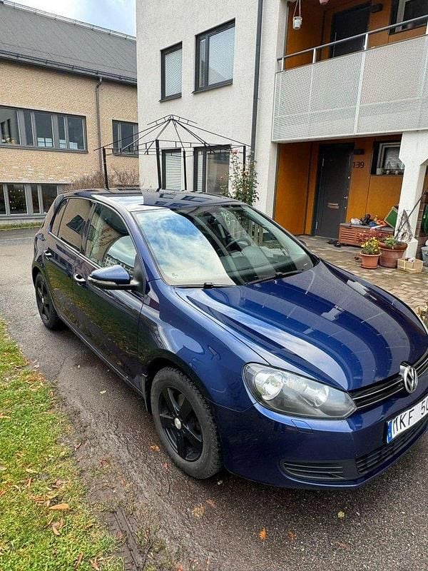 Blå Begagnad 2010 VW Golf VI Halvkombi | 49 900 kr (Marknadspris) - Bild 1/4